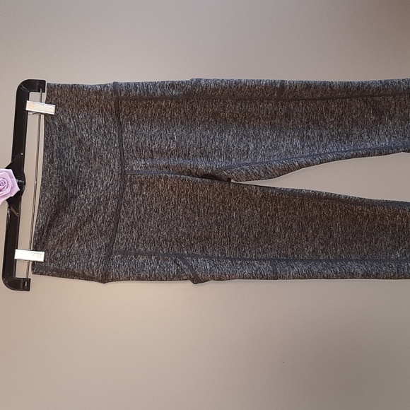Aerie leggings. Heather Gray Size Medium, Pockets - Picture 3 of 15